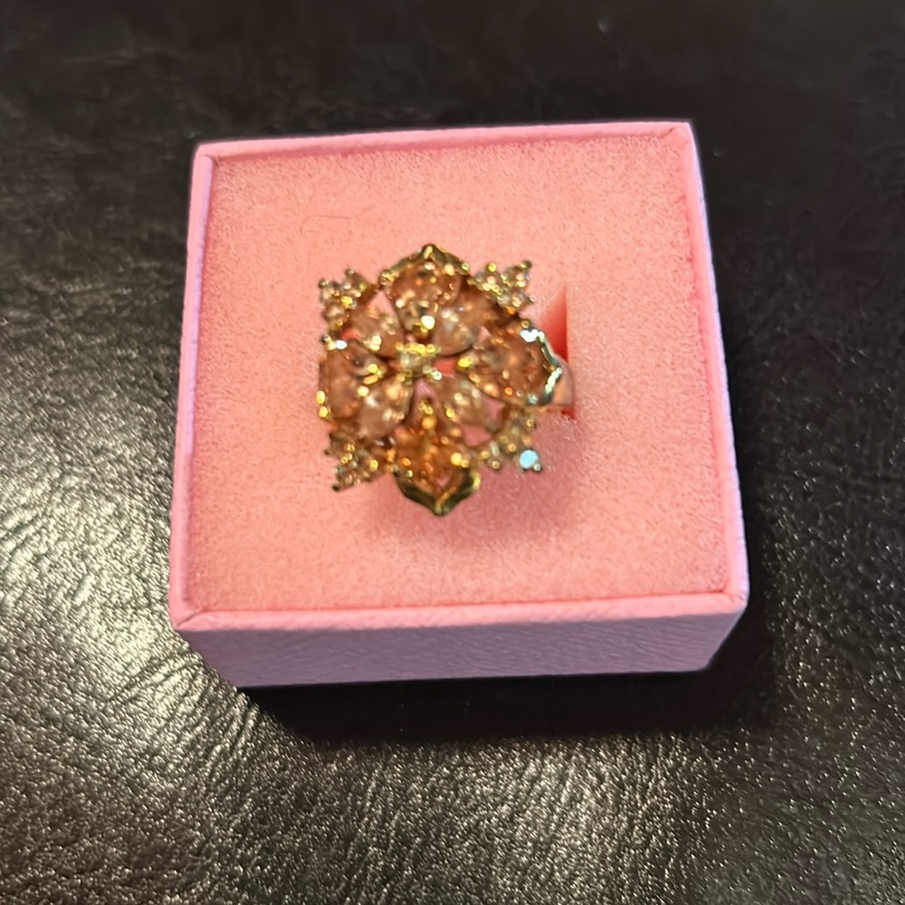 Ring, costume jewelry